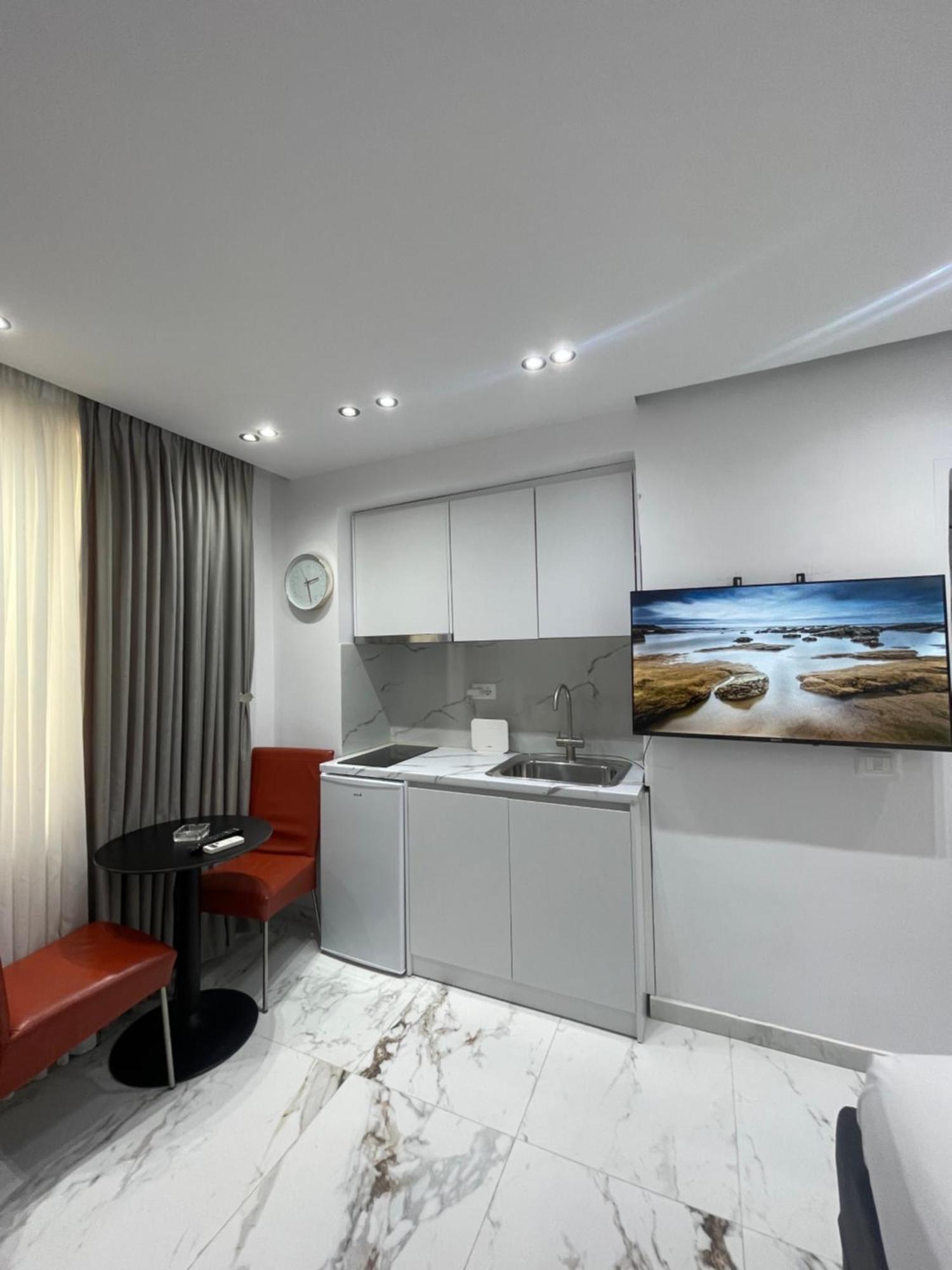 Midnight Apartments Тирана Экстерьер фото