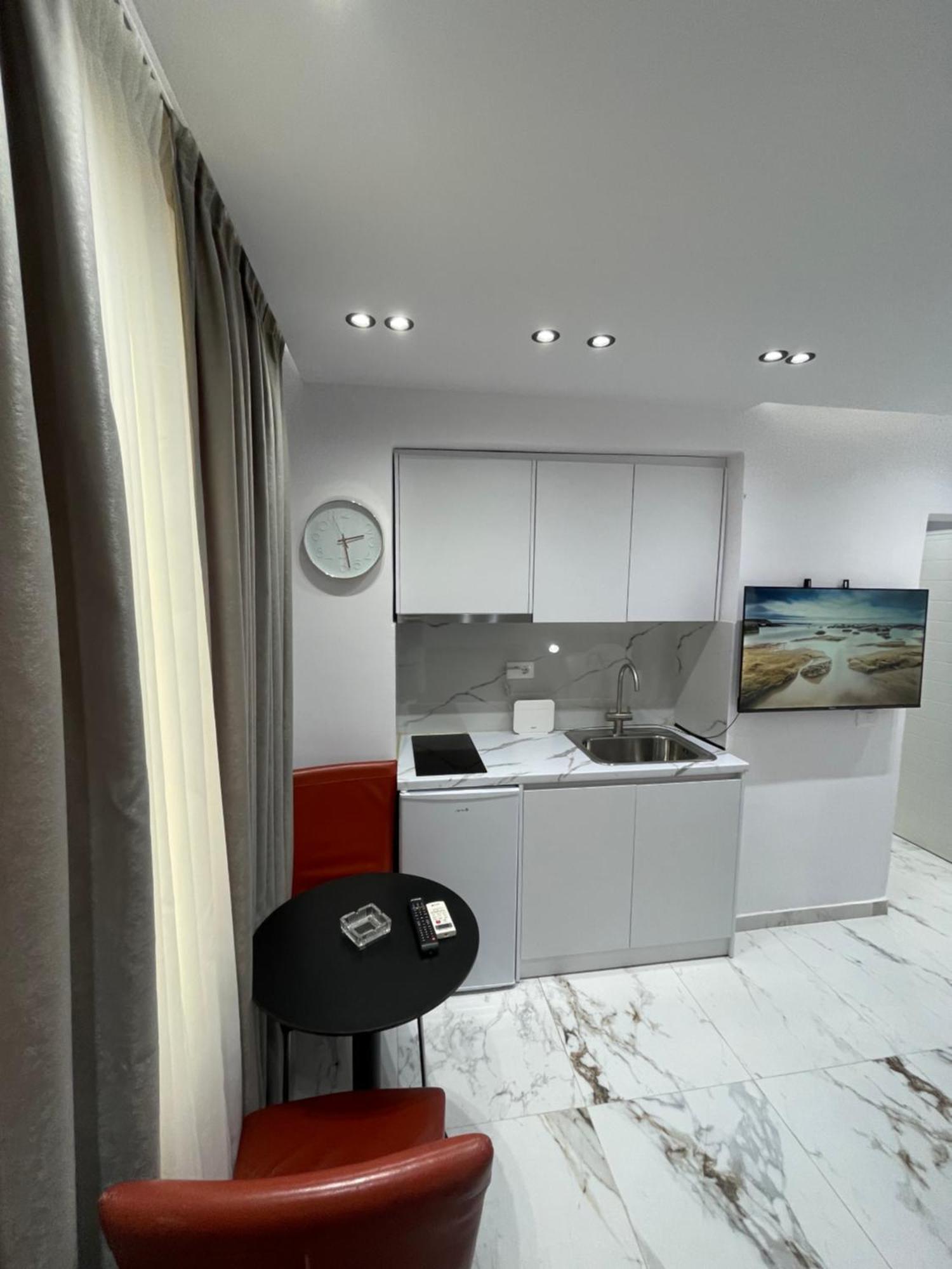 Midnight Apartments Тирана Экстерьер фото